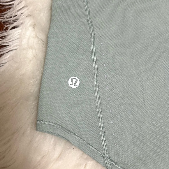 Lululemon Size 8 High-Neck Running and Training T-Shirt
Silver Blue Light Green - Picture 7 of 13